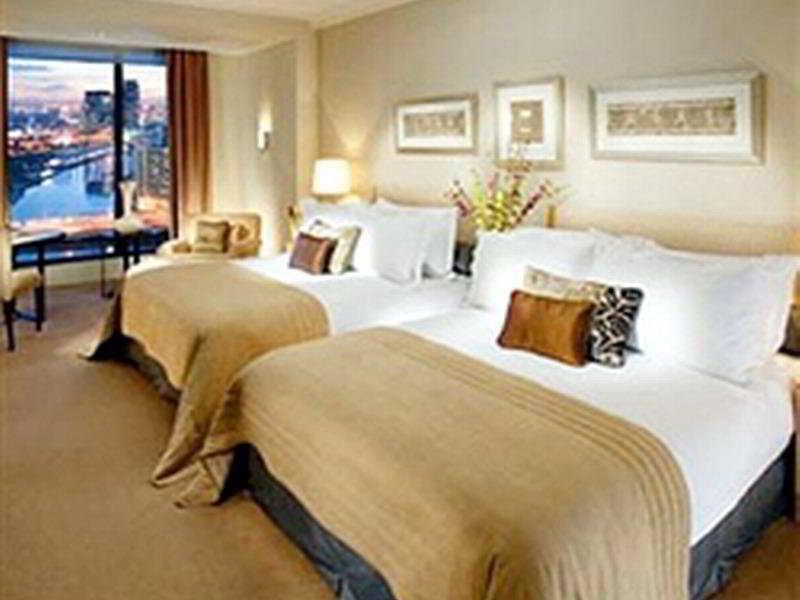 מלון Crown Towers מלבורן מראה חיצוני תמונה A guest room at the Four Seasons Hotel