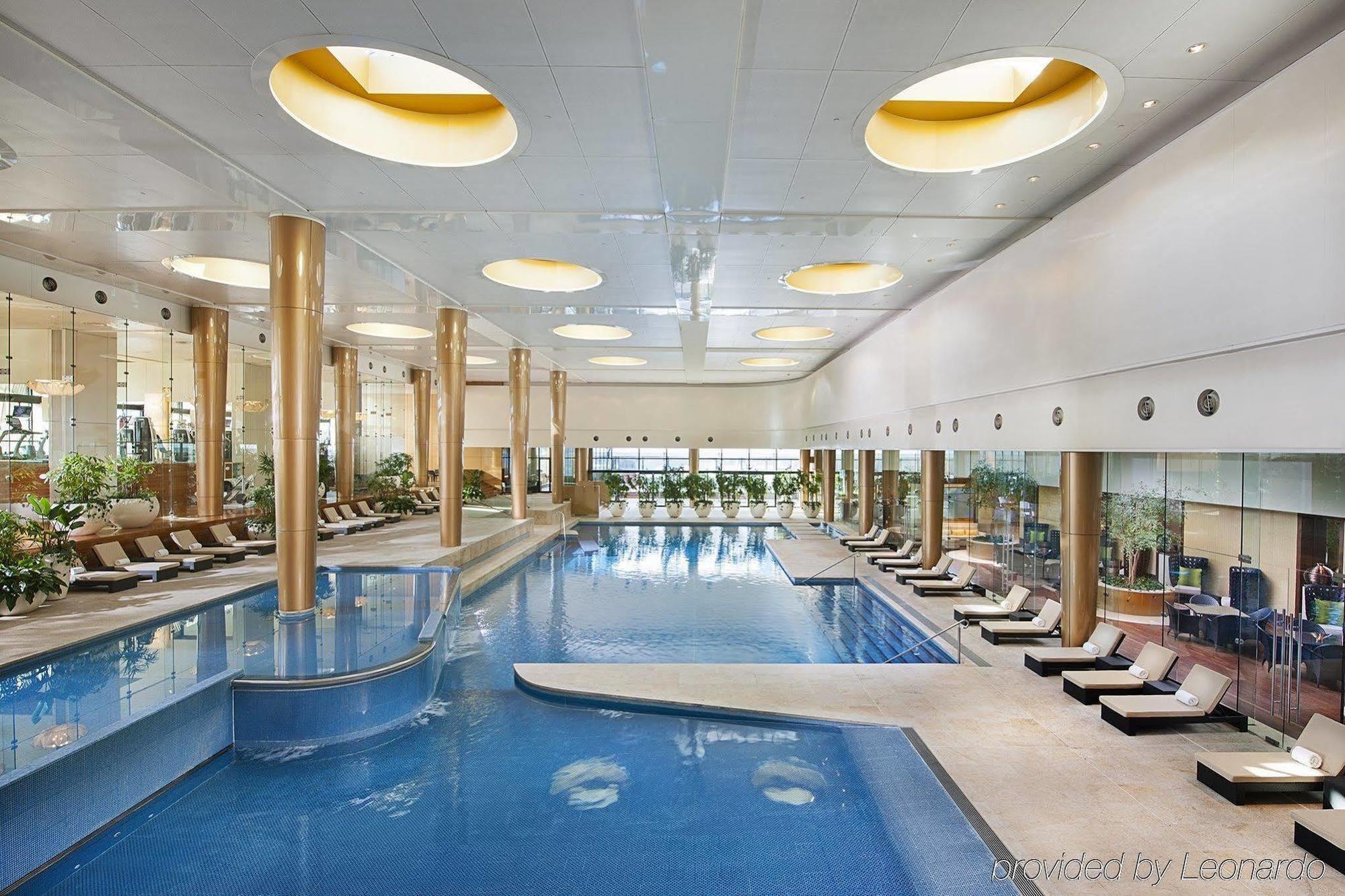 מלון Crown Towers מלבורן מראה חיצוני תמונה The pool at the spa